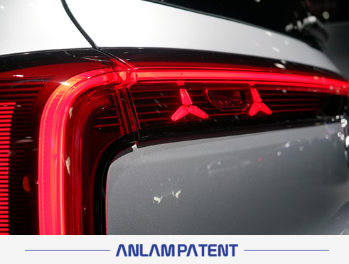 Mercedes’ten Stop Lambalarına Patent